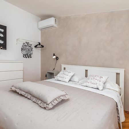 Apartment Tesic Close To The Sea With Shared 4Xbicycles Fažana Buitenkant foto