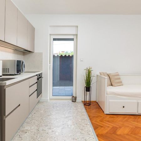 Apartment Tesic Close To The Sea With Shared 4Xbicycles Fažana Buitenkant foto