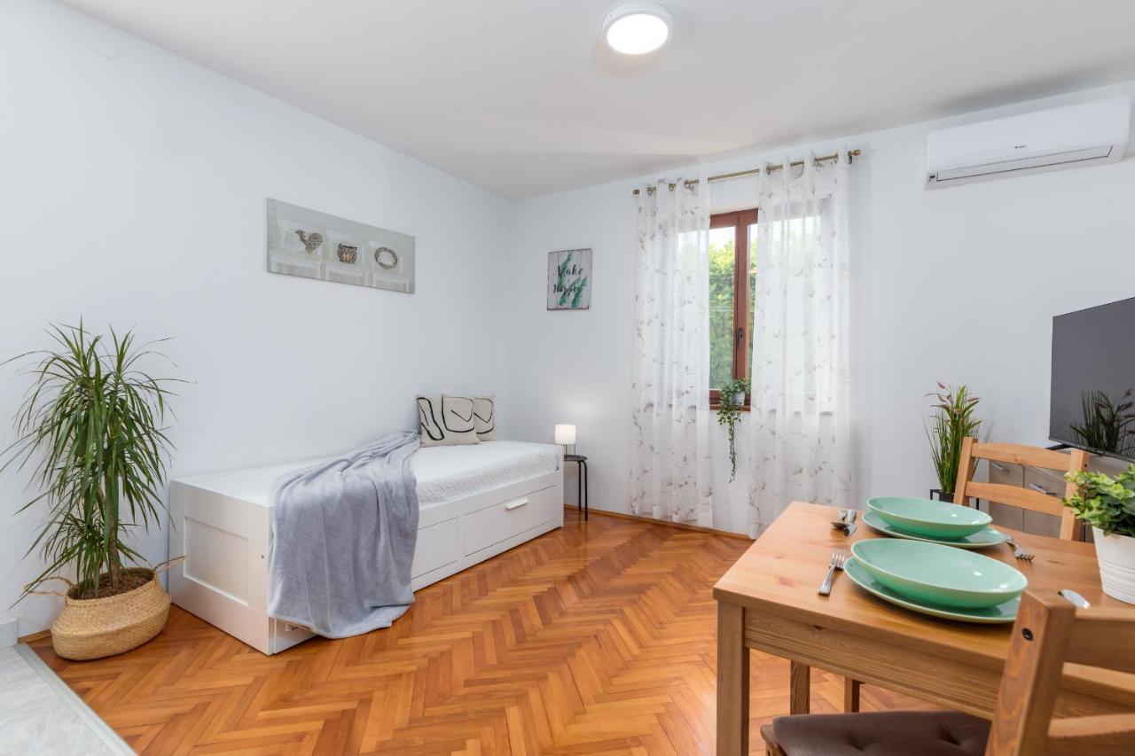 Apartment Tesic Close To The Sea With Shared 4Xbicycles Fažana Buitenkant foto