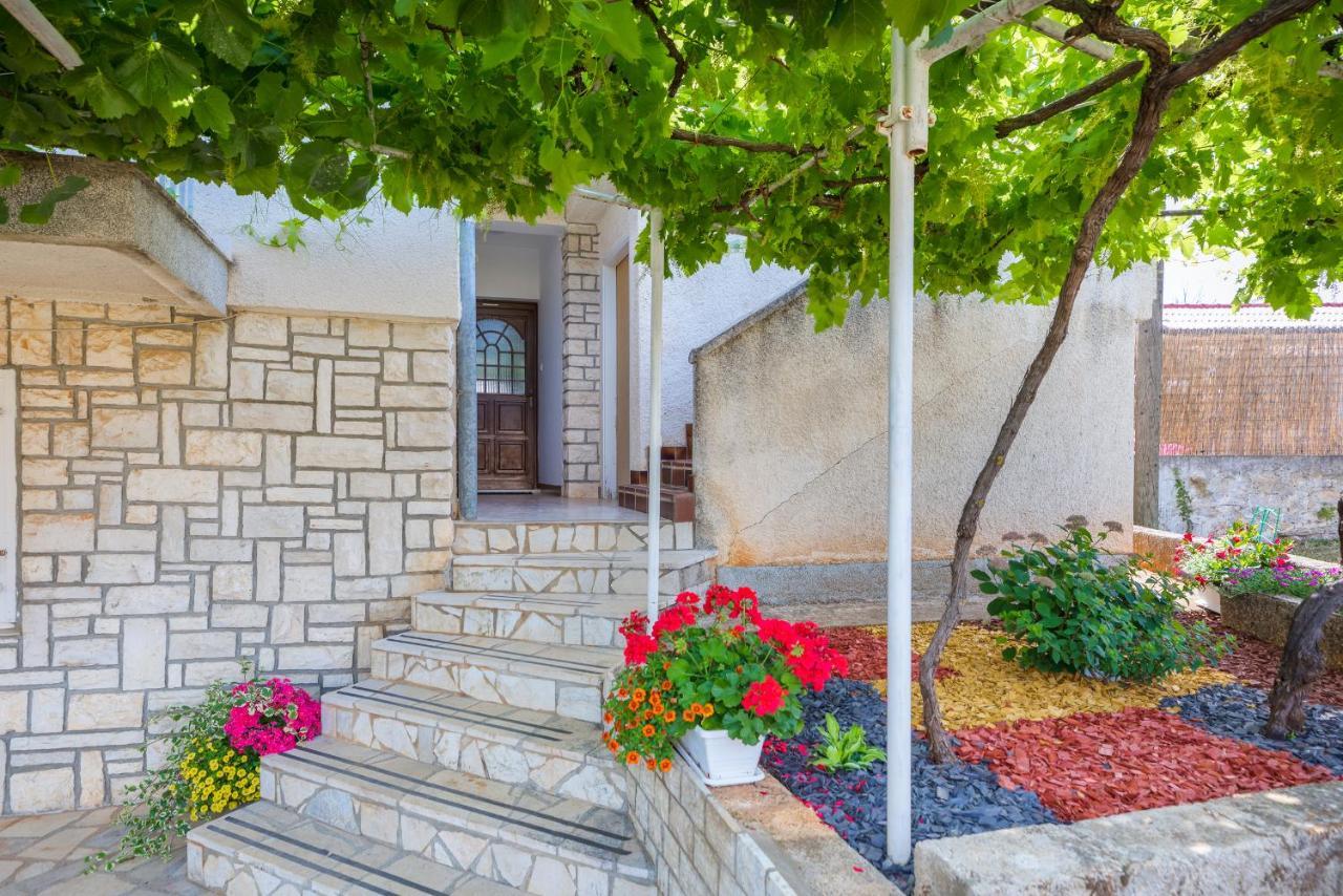 Apartment Tesic Close To The Sea With Shared 4Xbicycles Fažana Buitenkant foto