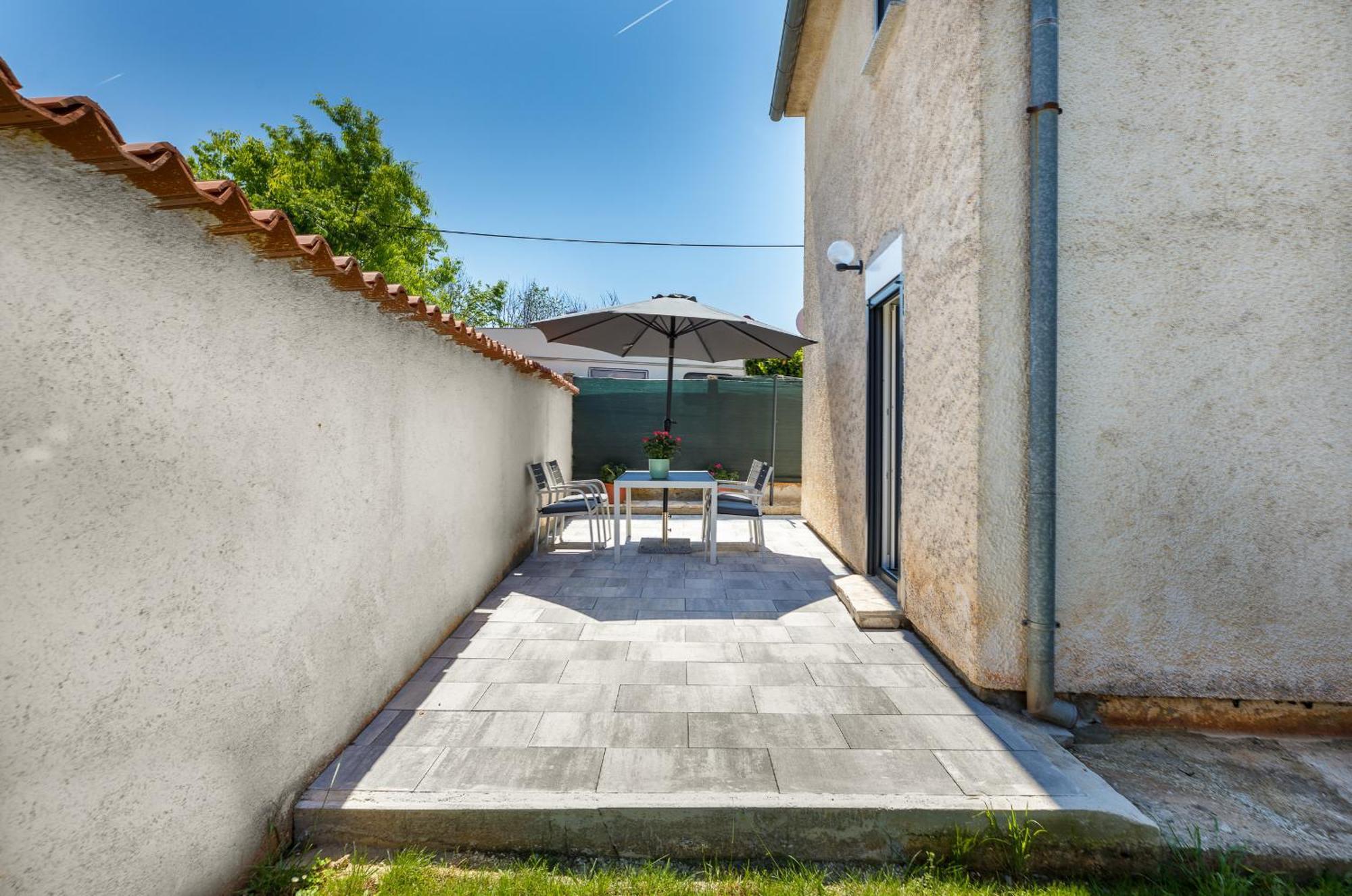 Apartment Tesic Close To The Sea With Shared 4Xbicycles Fažana Buitenkant foto