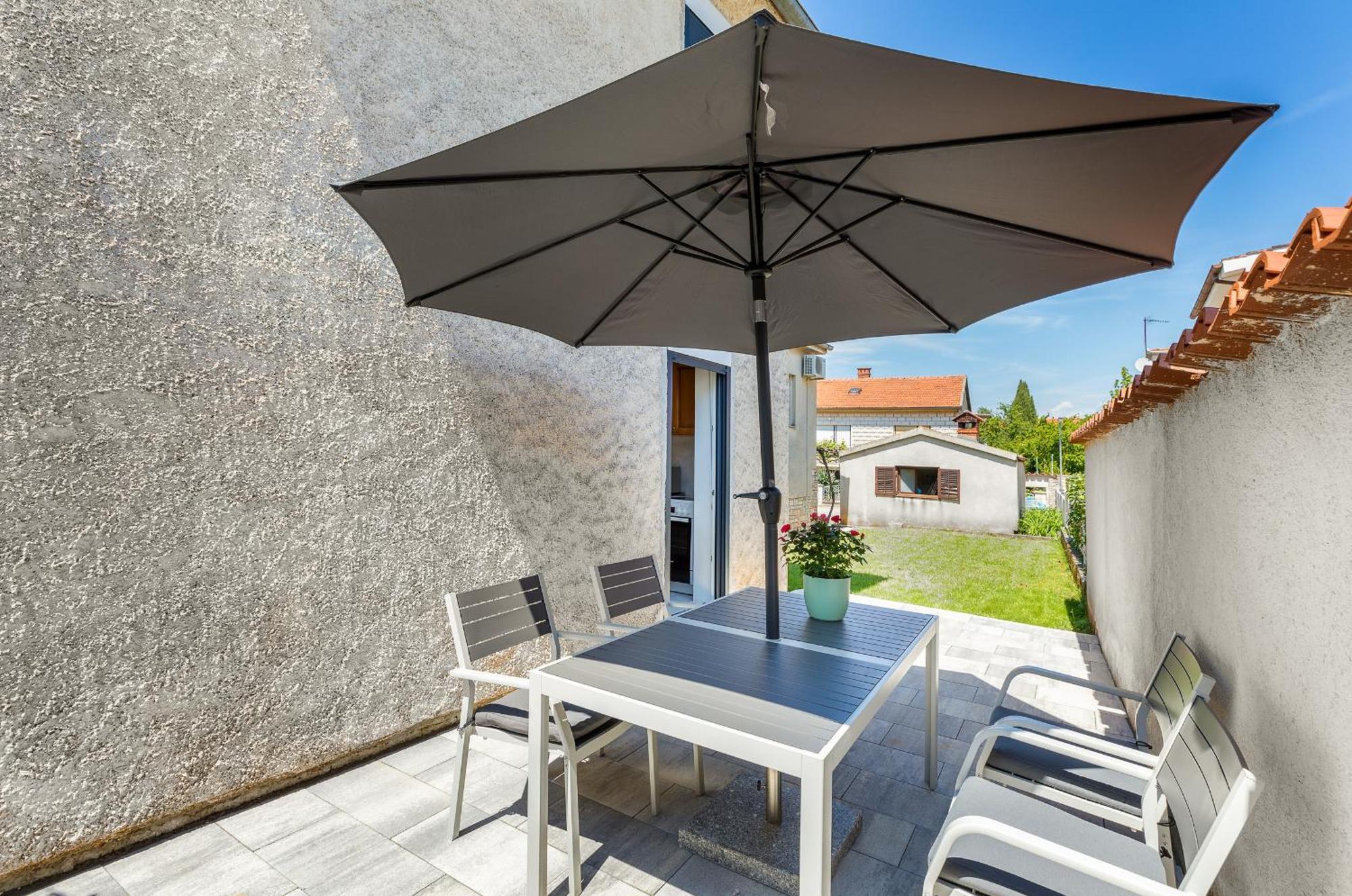 Apartment Tesic Close To The Sea With Shared 4Xbicycles Fažana Buitenkant foto